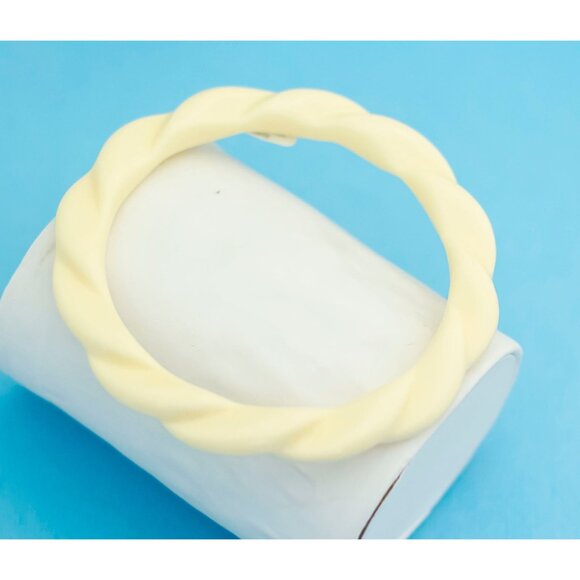 Vintage Gold Cyclone Bangle Bracelet by Avon - 8 inch - N10 - Picture 3 of 4